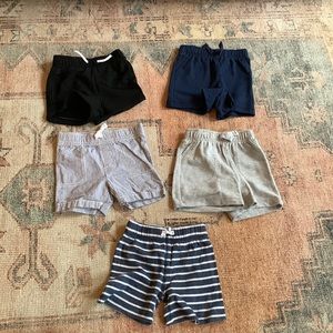 Little boy shorts 12 months, 5 pairs EUC